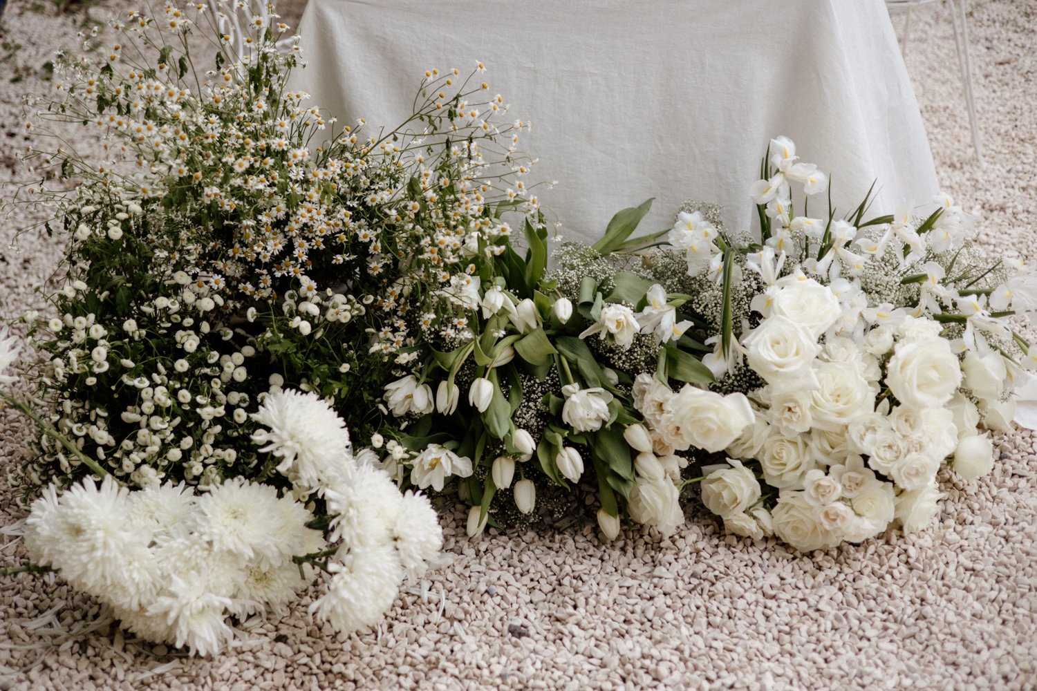 composition florale fleurs fraîches mariage