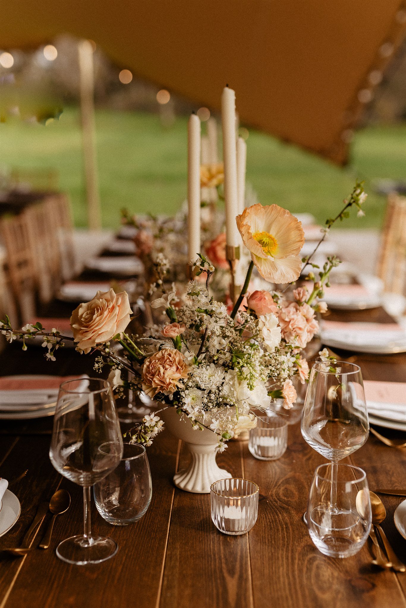 composition fleurs tables mariage