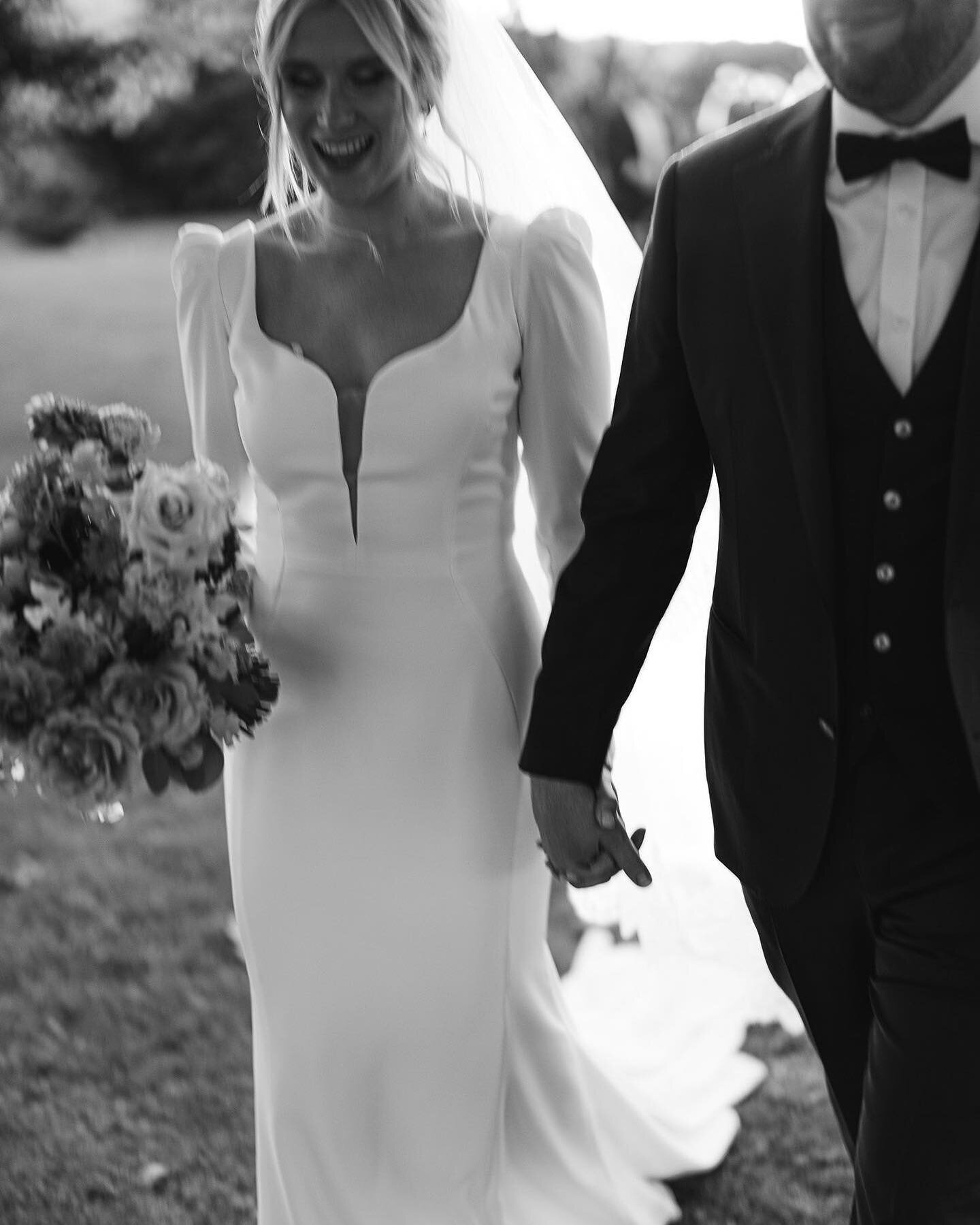 This crazy feeling&hellip; ✨

Imagine&hellip;.end of the ceremony, holding hands with your new husband/wife 🤍

Venue @chateaudesaintsixt 
Planner @bonjourweddings.fr 
Photo @quentinweberphotographie 
Muah @alwinenogier 
Bride @lilhoon 

#bridalbouqu