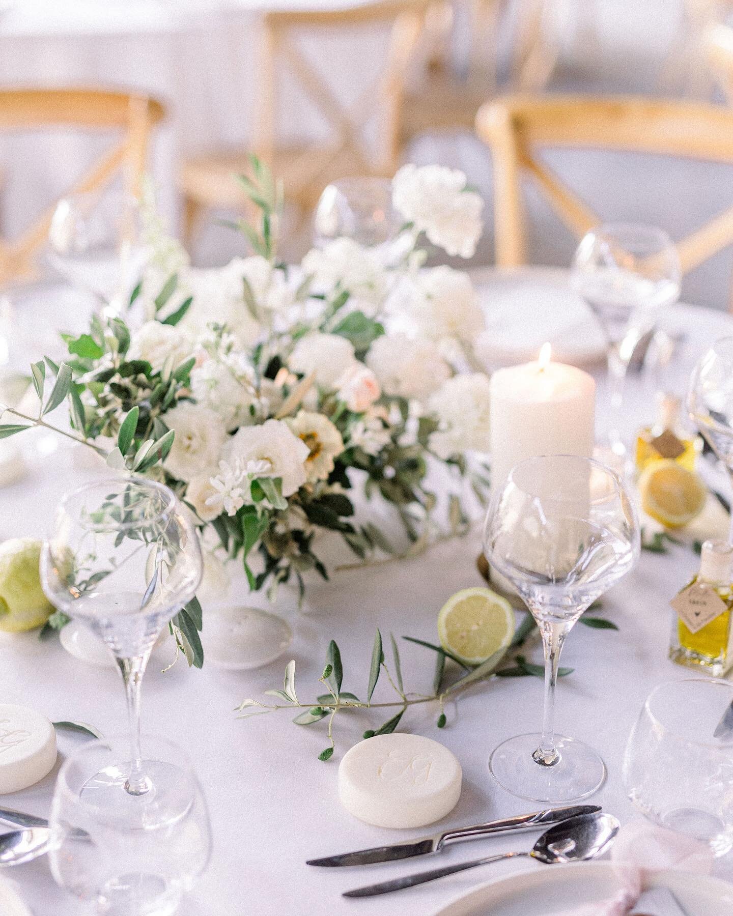 Authentic table in a simple mediterranean way 🍋

Summer style for this table with neutral colors, foliage and lemon &hellip;

Venue: @lesdomainesdepatras
Planners: @mc2monamour_lyon @mc2monamour 
Photographer: @audelucas.weddingphotography
Videograp