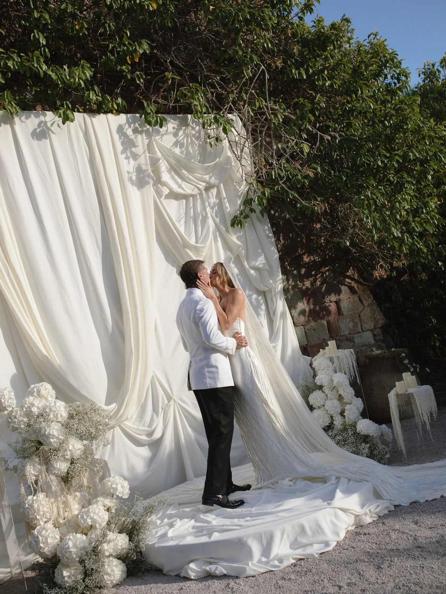 Silk, sunlight, and a kiss suspended in time&hellip;

White florals melting into draped textures. 
A ceremony shaped to feel intimate, sensual, and quietly cinematic at Ch&acirc;teau de la Napoule. 

Planning, design, production : @ivory.romance
Cont