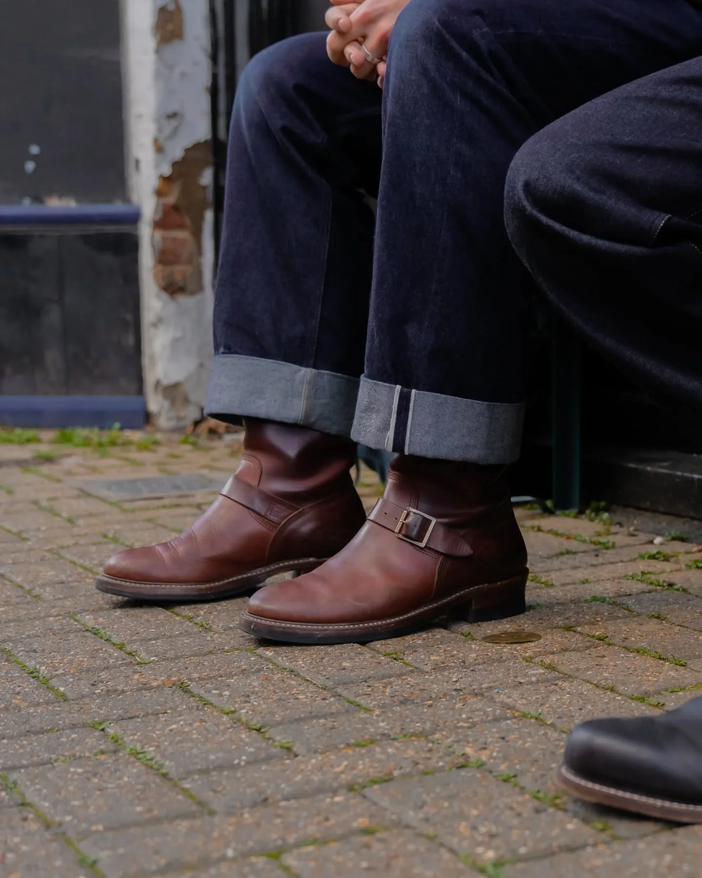 The classic combo of boots and selvedge in time for the weekend, hopefully we should be able to put up our new release for preorder soon 🤞

📸 by @illcutz 

#unitedoverallsco #ed2 #britishdenim #britishmade #madeintheuk #madeinengland #denim #rawden