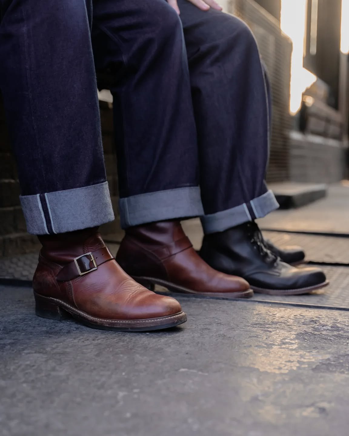 Brown or Black boots, what are people's go to for pairing with raw denim?

📸 by @illcutz and other pair of boots by @hoxtoncycles 

#unitedoverallsco #ed2 #britishdenim #denim #rawdenim #denimstyle #denimheads #selvedge #selvedgedenim #heritage #her