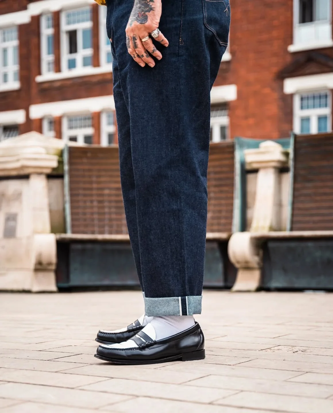 Does anyone else walk around looking for selvedge lines on people's turn ups? Just me? 🙋&zwj;♂️

Ankles by @1lrg and 📷 by @actualorigins 

#unitedoverallsco #ed2 #britishdenim #britishmade #madeintheuk #madeinengland #craftedwithlove #denim #rawden