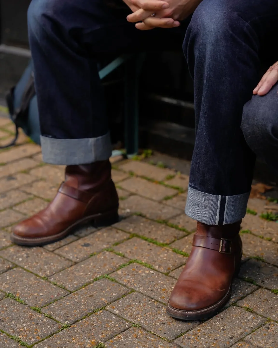 In people's opinions what are the best boots to go with big turn ups? Here are Tom's @johnlofgrenbootmaker Engineer boots paired with his ED-2 jeans 🇬🇧🇯🇵

📸 by @illcutz

#unitedoverallsco #ed2 #britishdenim #rawdenim #mensstyle