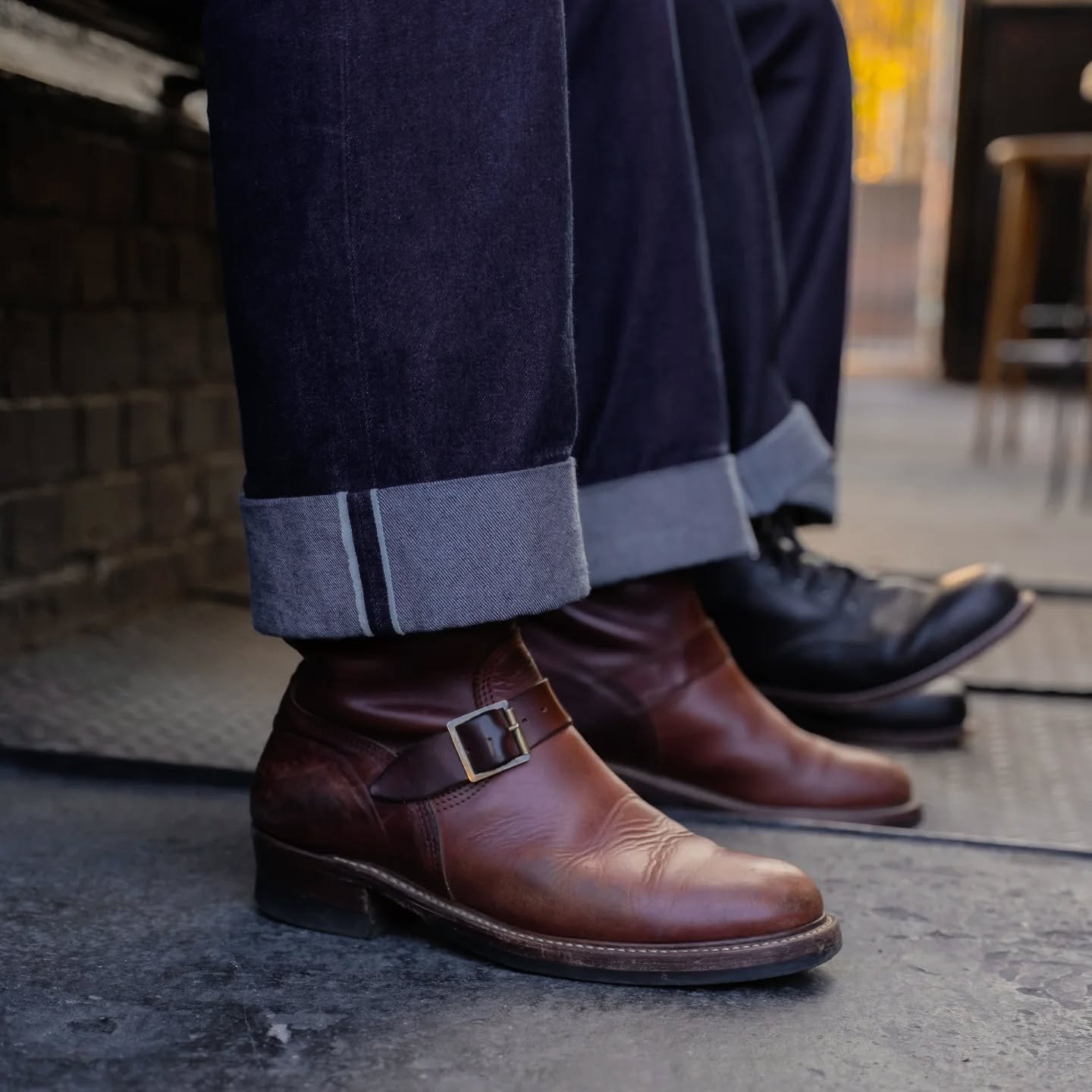 Buckles and turn ups, what do you pair your denim with?

📸 By @illcutz and boots by @johnlofgrenbootmaker 

#unitedoverallsco #britishmade #selvedge #mensstyle #craftedwithlove