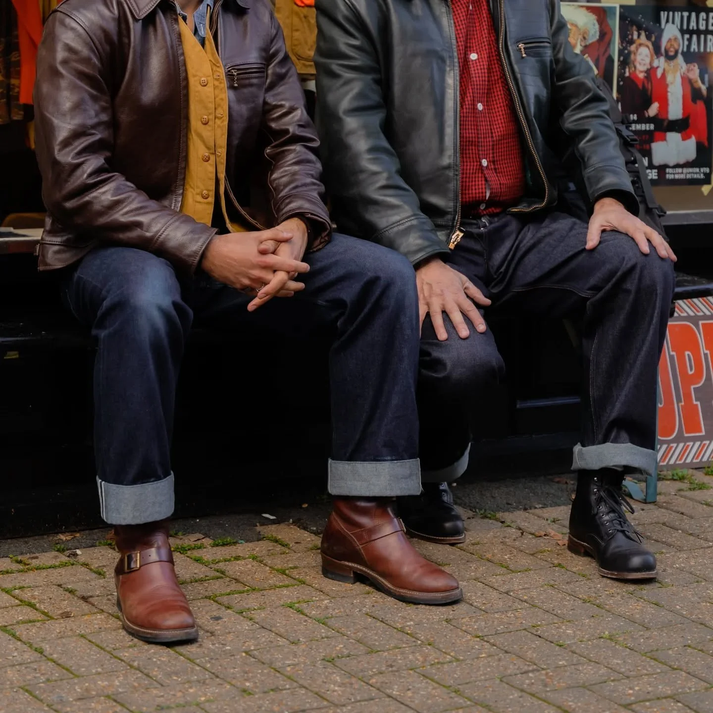 Sitting outside @union_vtg in Kingston with @hoxtoncycles. Love the slight difference in indigo tone between John's fresh pair of ED-2 jeans on the right and my worn in pair on the left 💙

📸 by @illcutz 

#unitedoverallsco #ed2 #britishdenim #rawde