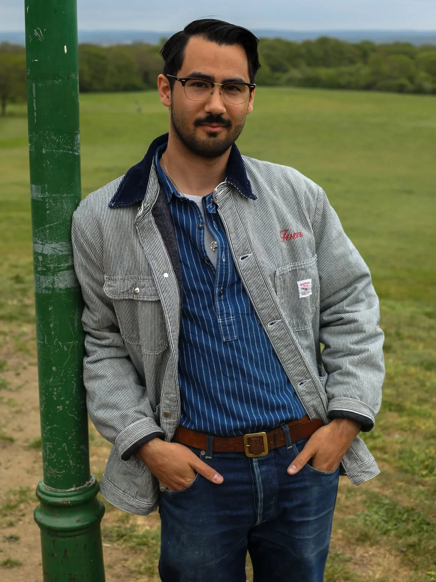 Wear the ED-2 jeans how you like, preppy with a good button down Oxford and tie or more workwear inspired like Tom here 👖🇬🇧

📸 by @hoxtoncycles 

#unitedoverallsco #ed2 #britishdenim #madeintheuk #menswear