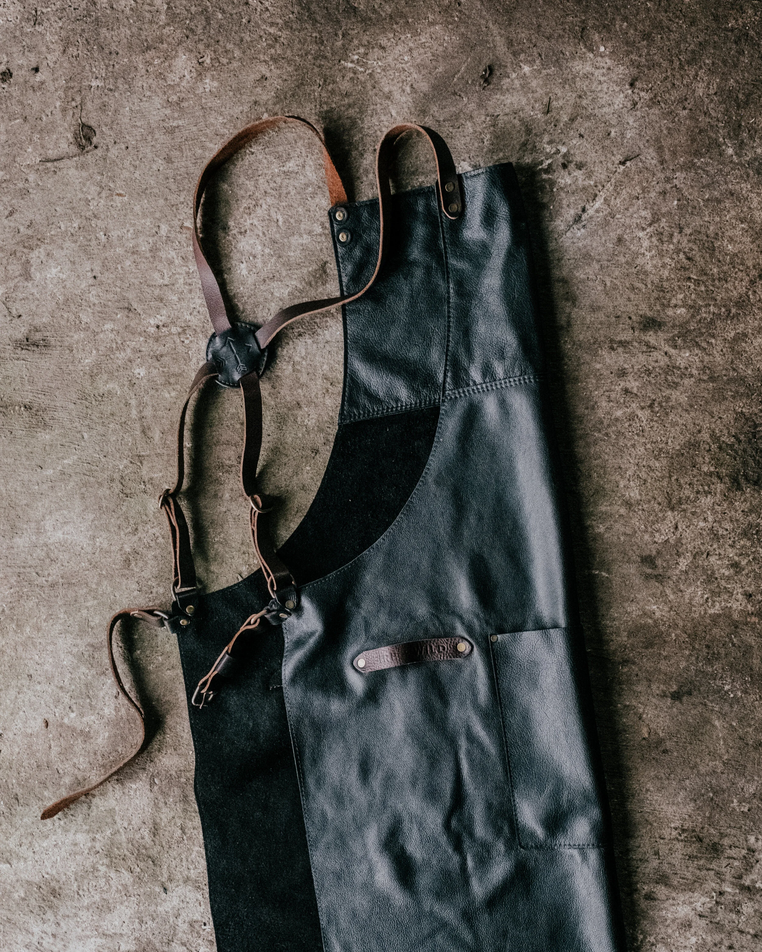 apron - black.jpg