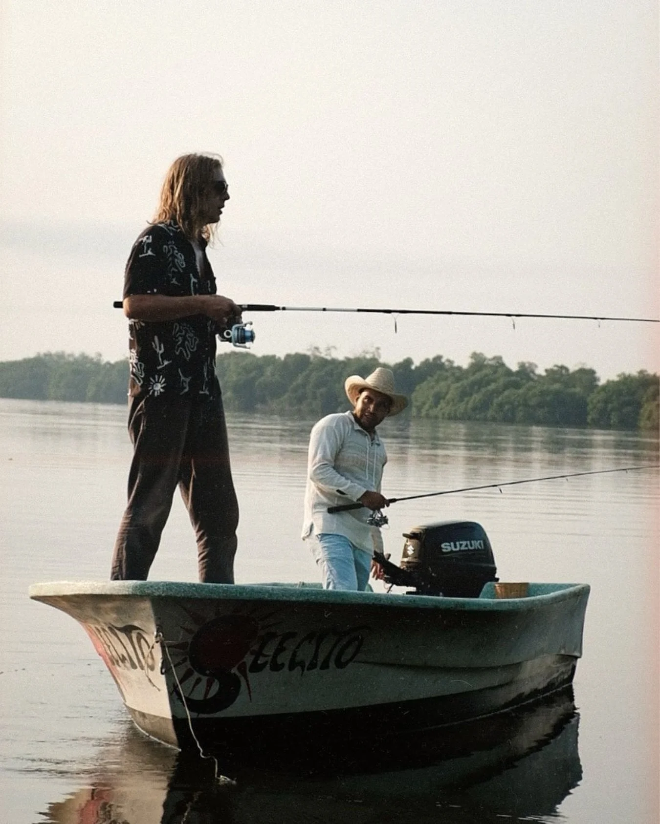 You never know what you might catch in a Mexican lagoon. Could be a mojarra&hellip; a pargo&hellip; or even a nice tropical eye infection if you&rsquo;re lucky. (I was lucky) 

📸 @monty.oscuro