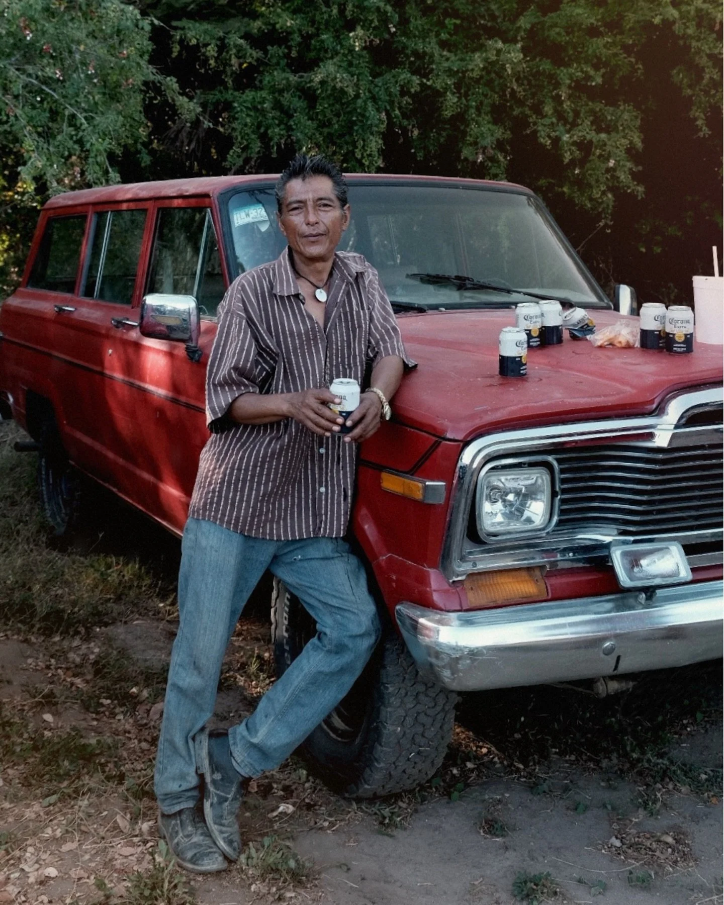 An afternoon at the races in Bajos de Chila. Camera, warm beers, horses, cool dudes, battered old 4x4s 👍🏻

#bajosdechila #puertoescondido #oaxacastyle