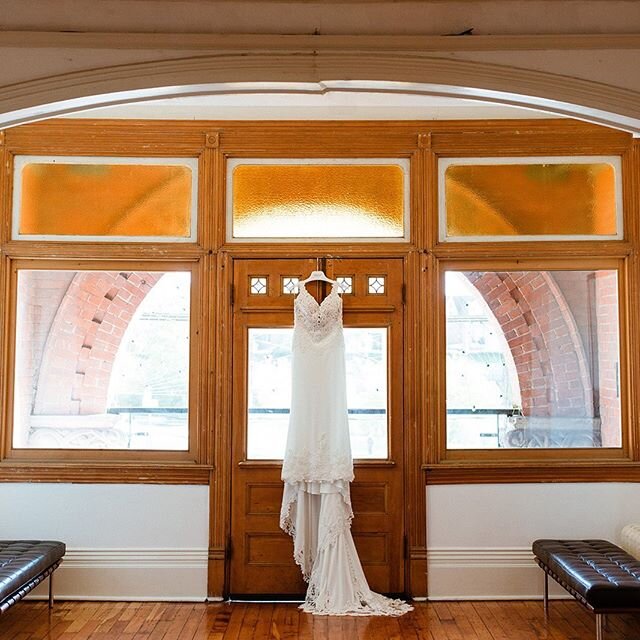 @gladstonehotel is the most gorgeous background for this classic shot!!! 😍
⠀⠀⠀⠀⠀⠀⠀⠀⠀
📷 @3bphotography
@gladstone.weddings