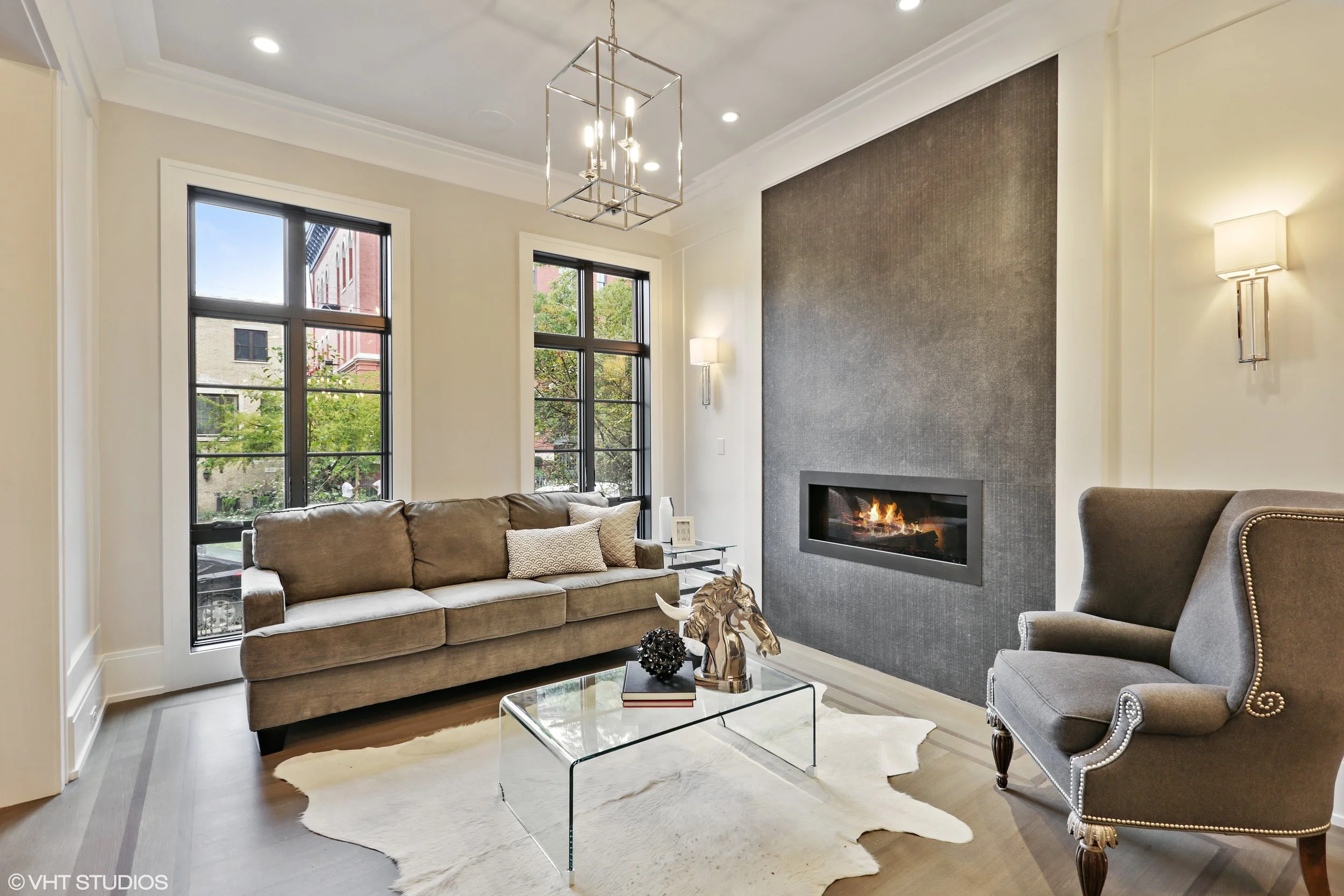 03_2116NorthMagnoliaAve_1_LivingRoom_HiRes.jpg