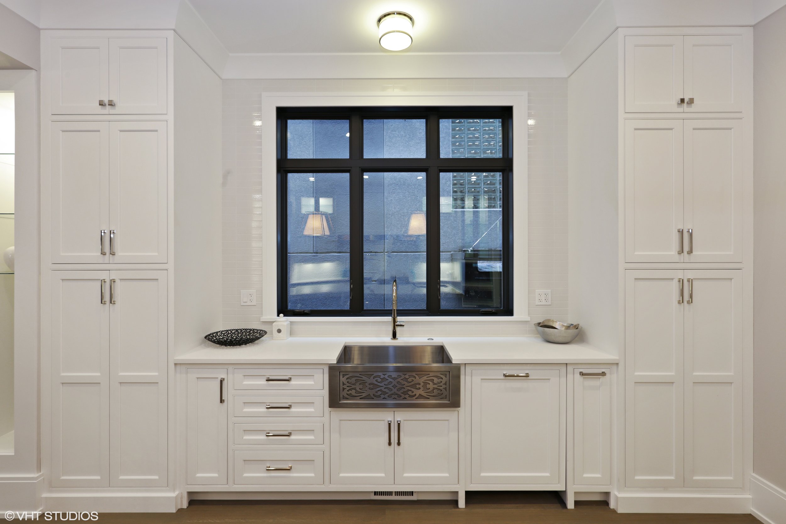 10_2116NorthMagnoliaAve_177002_Kitchen_HiRes.jpg