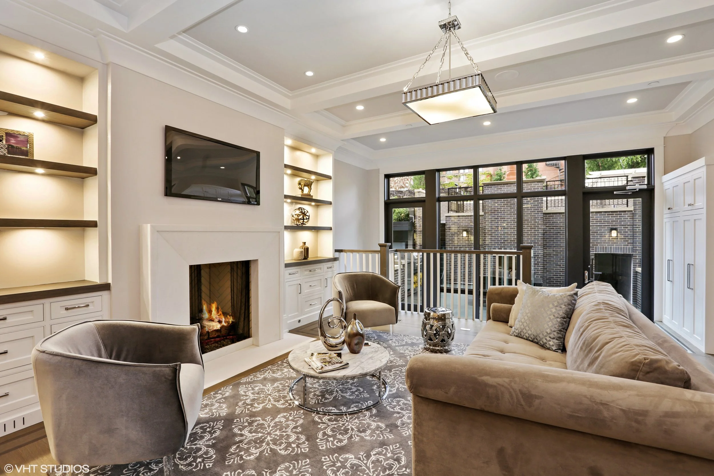 11_2116NorthMagnoliaAve_3_FamilyRoom_HiRes.jpg