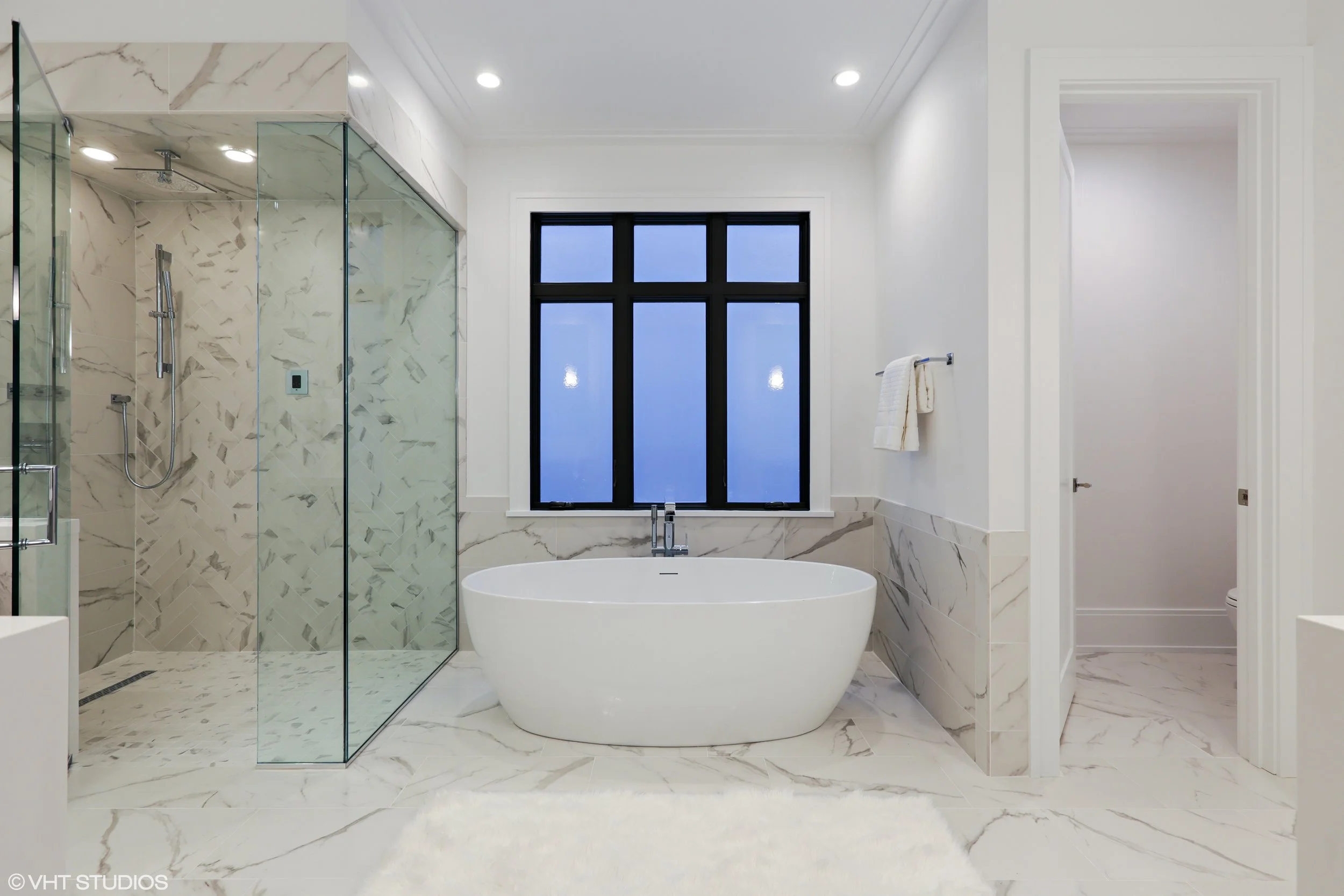 19_2116NorthMagnoliaAve_13_MasterBathroom_HiRes.jpg