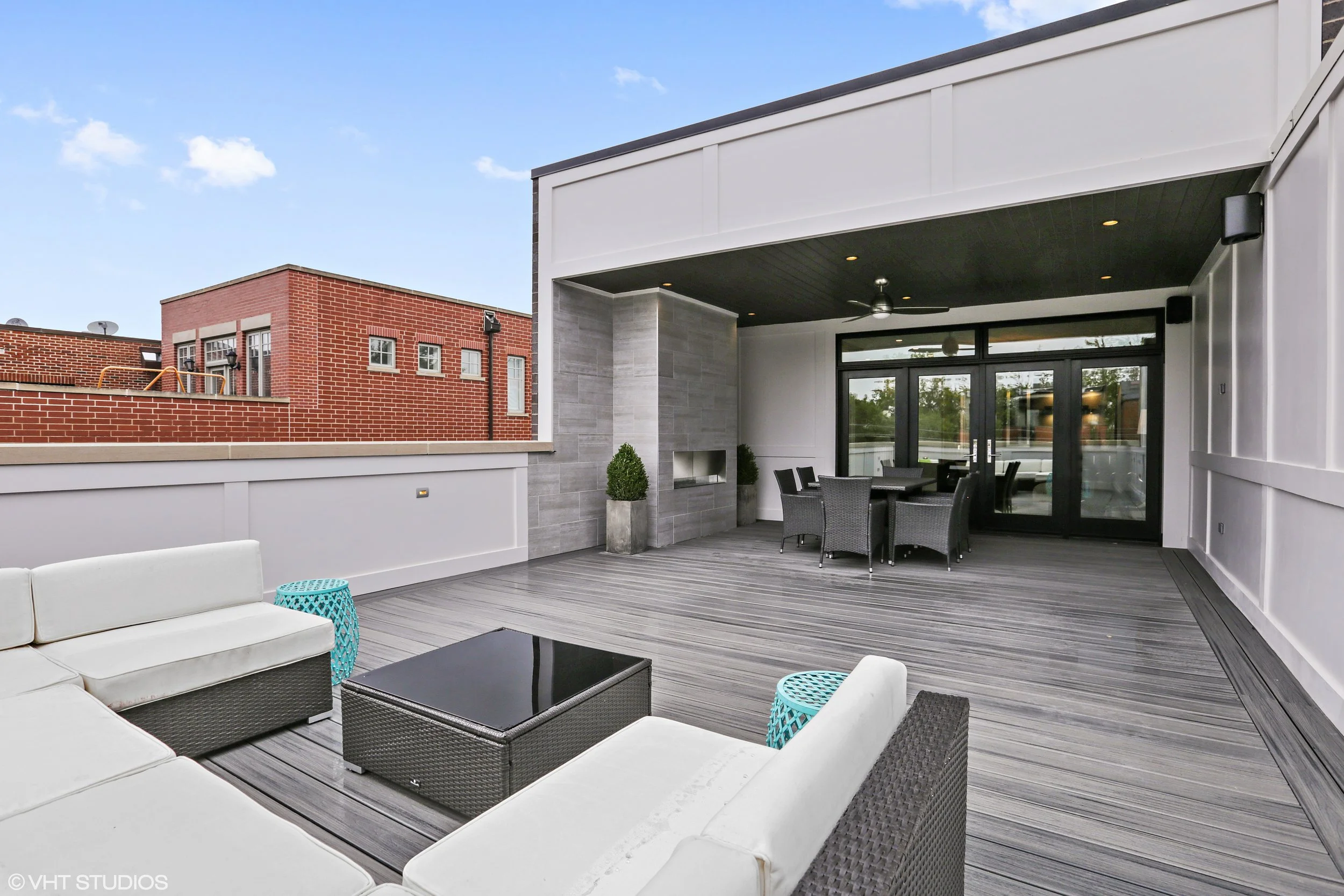 34_2116NorthMagnoliaAve_66001_Deck_HiRes.jpg