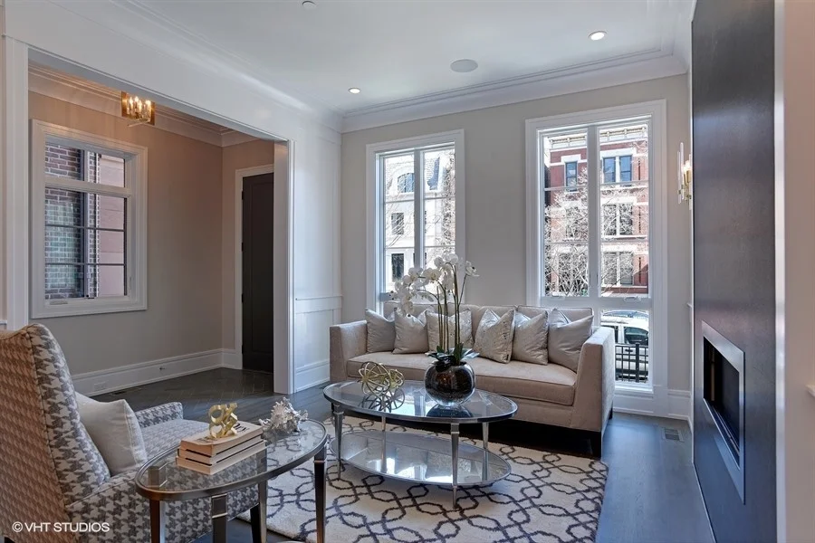 03_2122NKenmoreAve_148_FoyerLivingRoom_LowRes.jpg