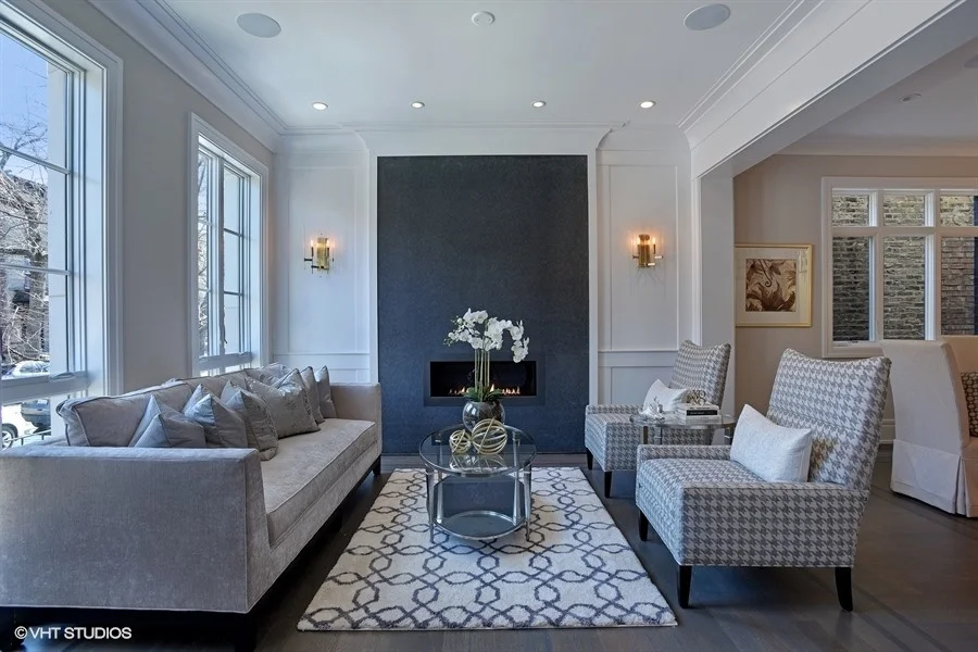 04_2122NKenmoreAve_1_LivingRoom_LowRes.jpg