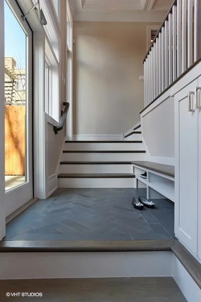 25_2122NKenmoreAve_195_Mudroom_LowRes.jpg
