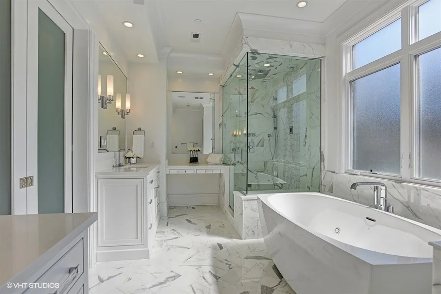 30_2122NKenmoreAve_168_MasterBathroom_LowRes.jpg