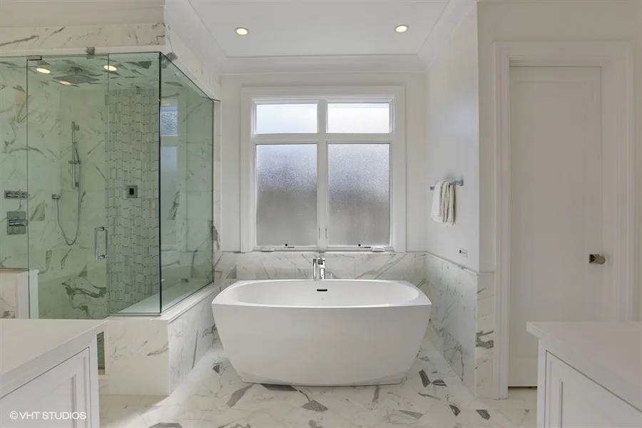 31_2122NKenmoreAve_13001_MasterBathroom_LowRes.jpg