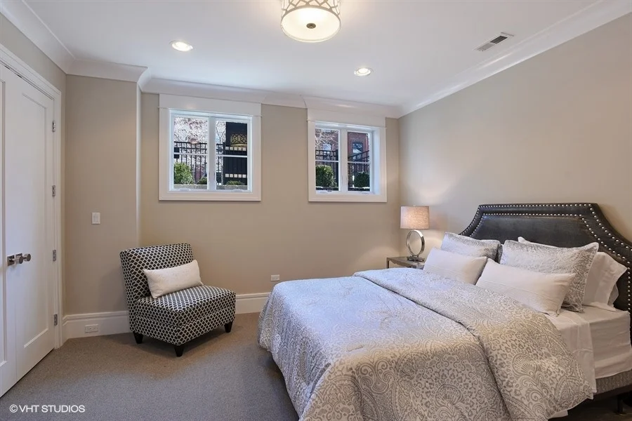 36_2122NKenmoreAve_161_4thBedroom_LowRes.jpg