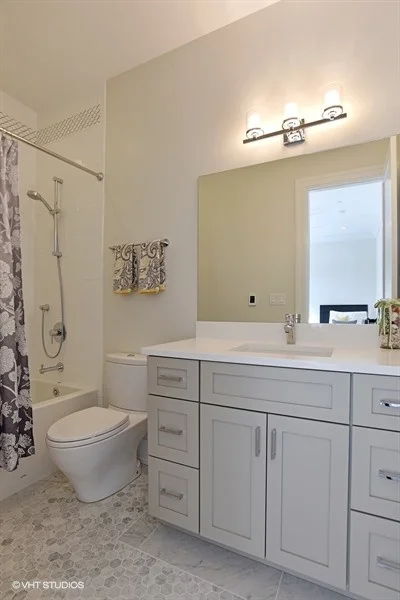 39_2122NKenmoreAve_10_3rdBathroom_LowRes.jpg