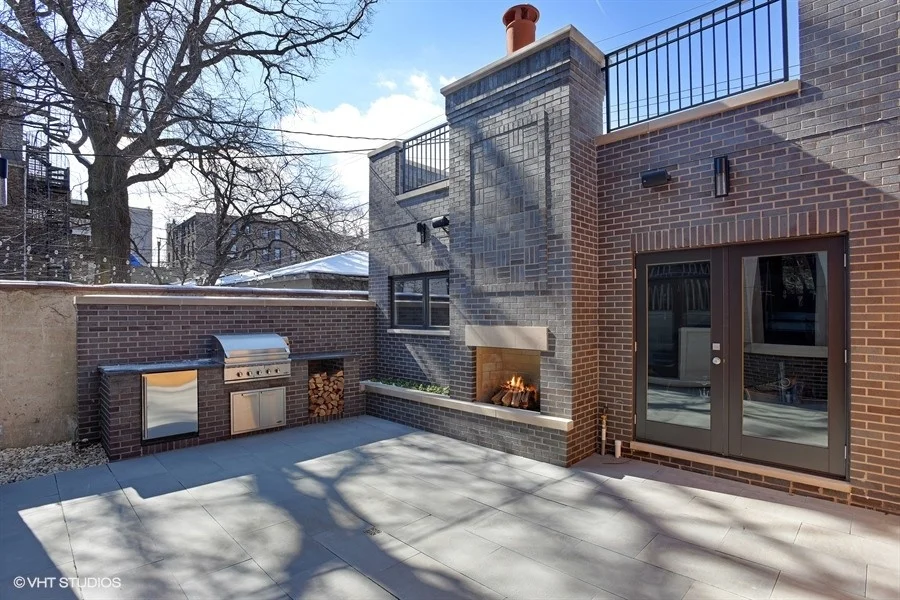 46_2122NKenmoreAve_35_Garage_LowRes.jpg