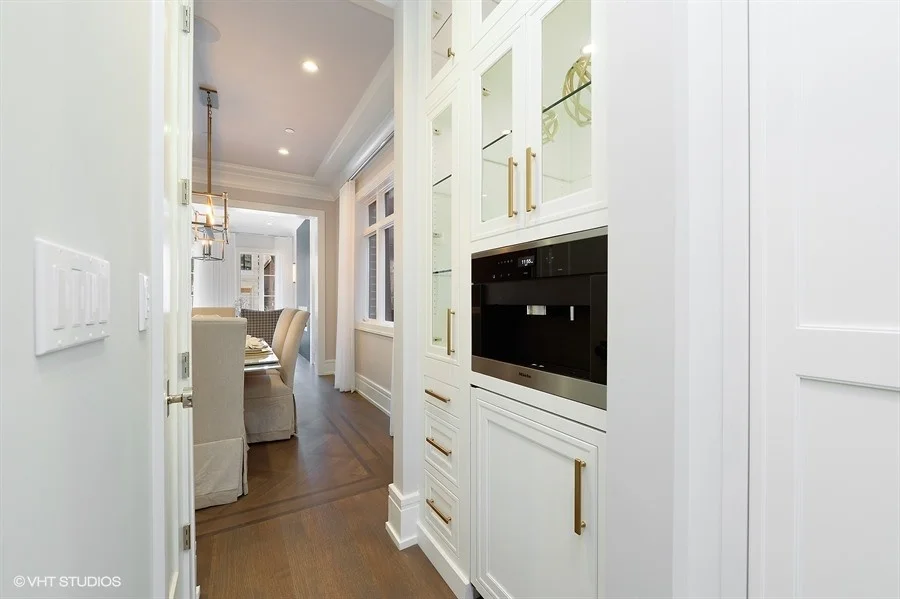 08_2138NSeminaryAve_177002_Kitchen_LowRes.jpg