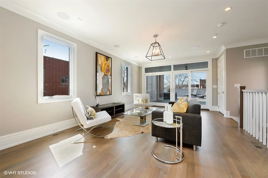 14_2138NSeminaryAve_3_FamilyRoom_LowRes.jpg