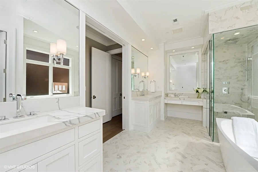 21_2138NSeminaryAve_168_MasterBathroom_LowRes.jpg