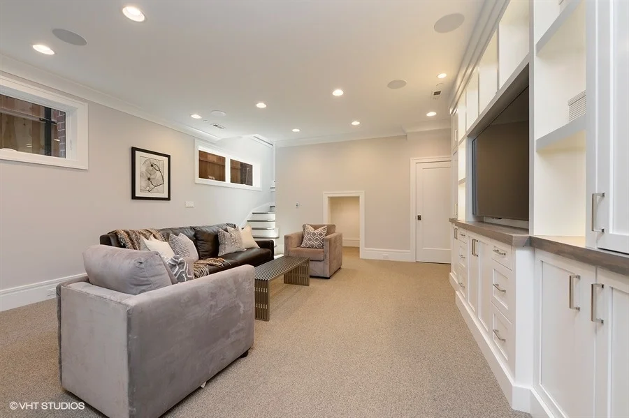37_2138NSeminaryAve_163001_LowerLevel_LowRes.jpg