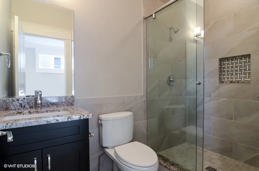 19_3301-N-Leavitt_10_3rd-Bathroom_Web.jpg