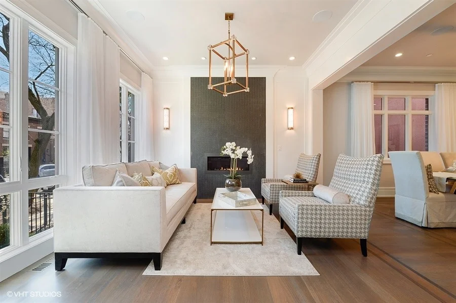 04_2138NSeminaryAve_1_LivingRoom_LowRes.jpg