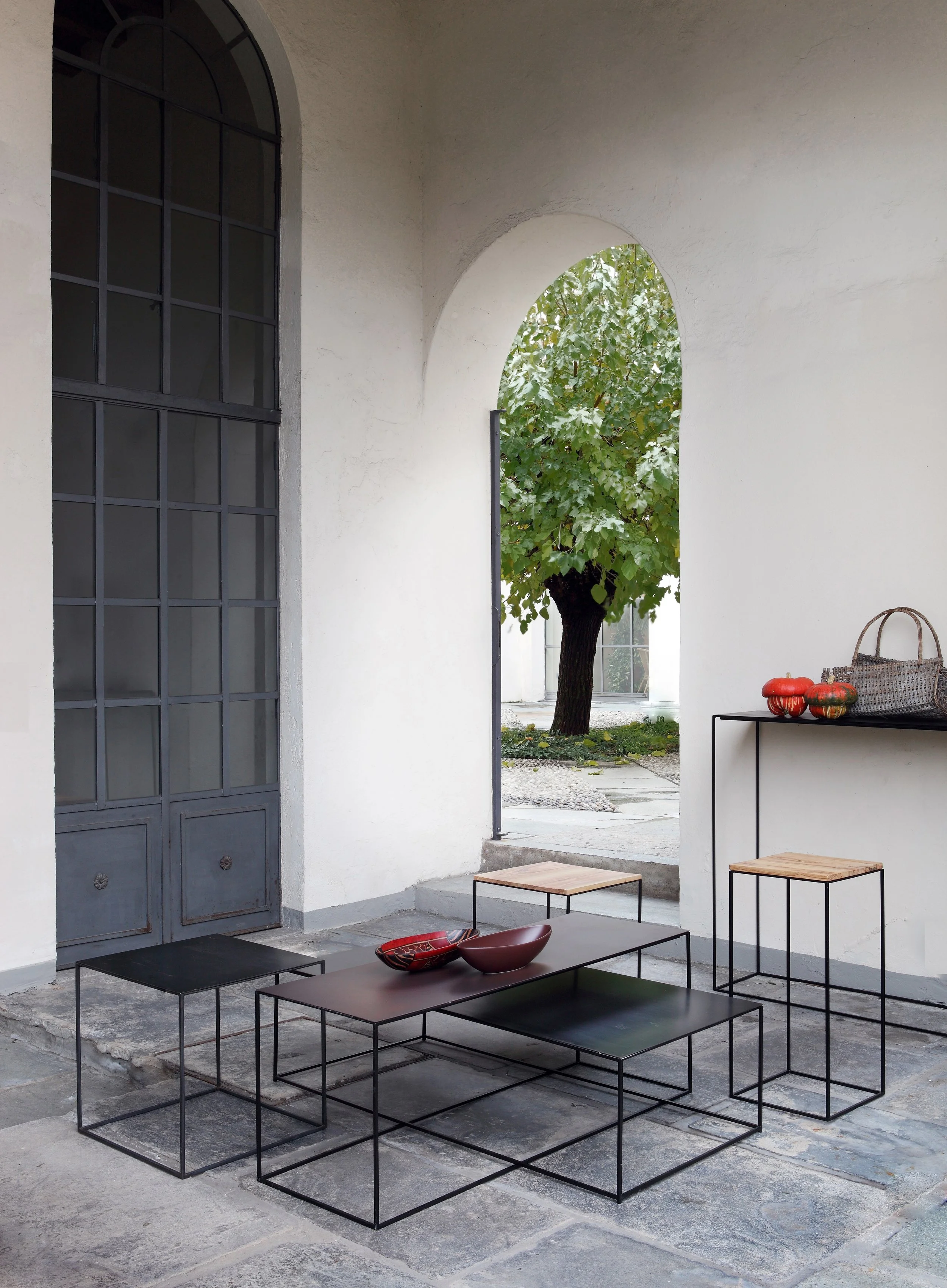 SLIM IRONY - Low tables - Esterno_1.jpg
