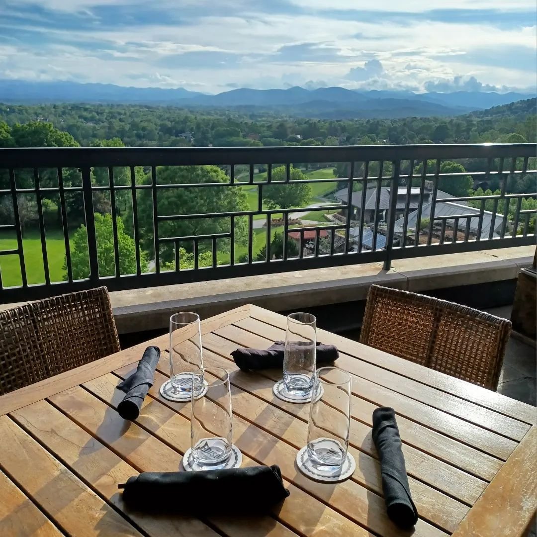 Have you ever had a dining experience with a mountain view like this?

The Grove Park Inn in Asheville, North Carolina has outdoor terraces for some of their restaurants.

The view is spectacular! I recently dined there with friends who were visiting