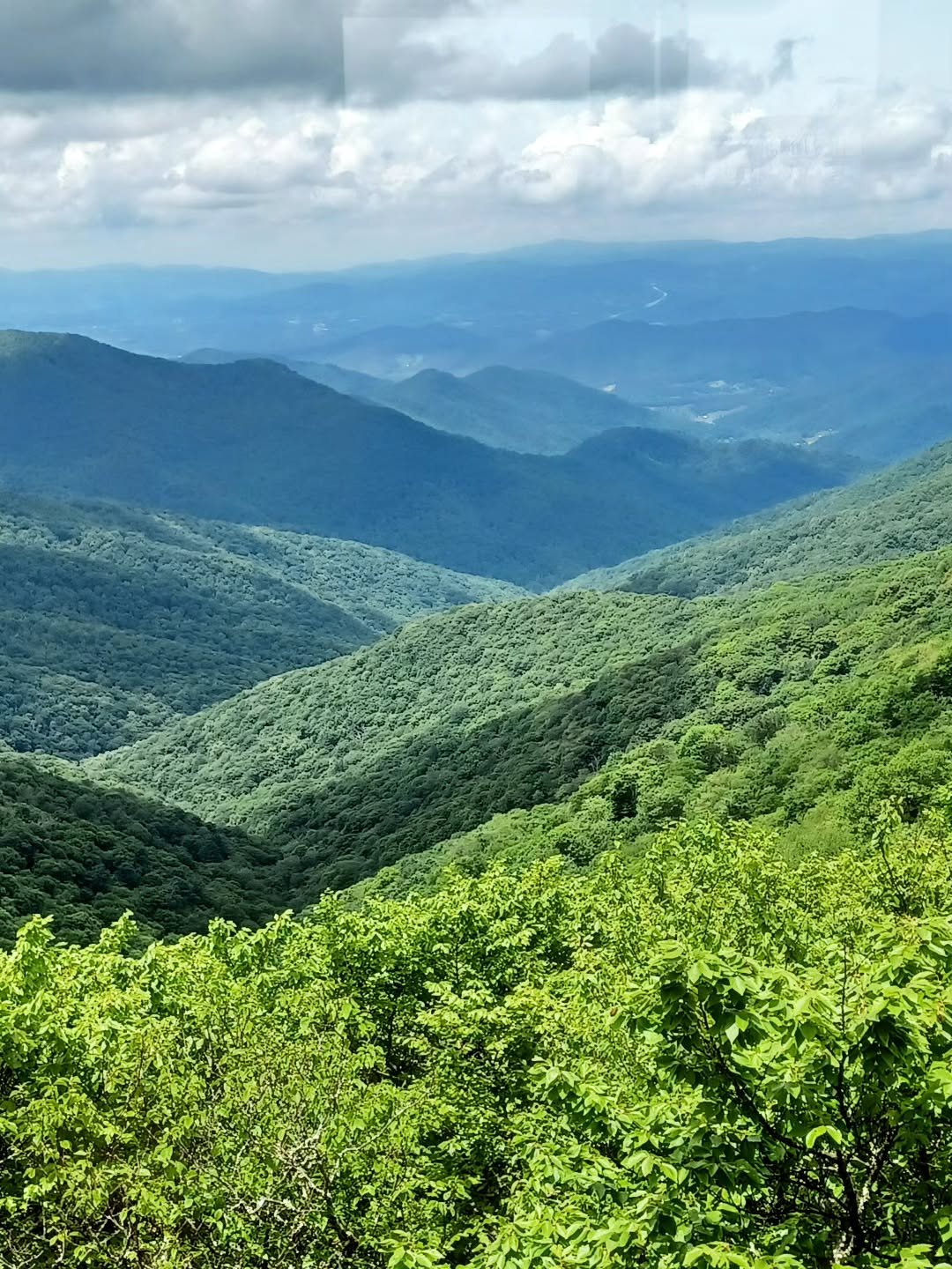 The Blue Ridge mountains are so beautiful in June!

I love how the clouds cast dramatic shadows.

#mountainviews #westernnorthcarolina #blueridgemountains #getoutandexplore #sceneryphotography #cloudsofinstagram #touristattraction