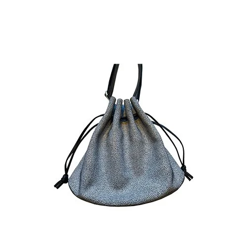 Lyn B&W Stingray final.jpg