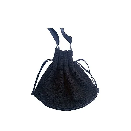 Lyn Black Boucle final.jpg