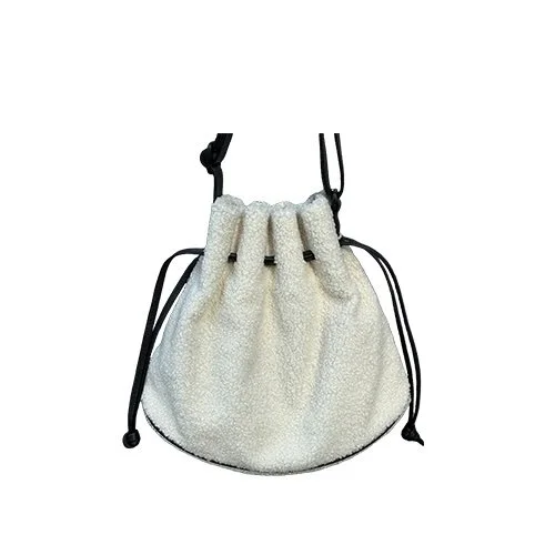 Lyn White Boucle final.jpg