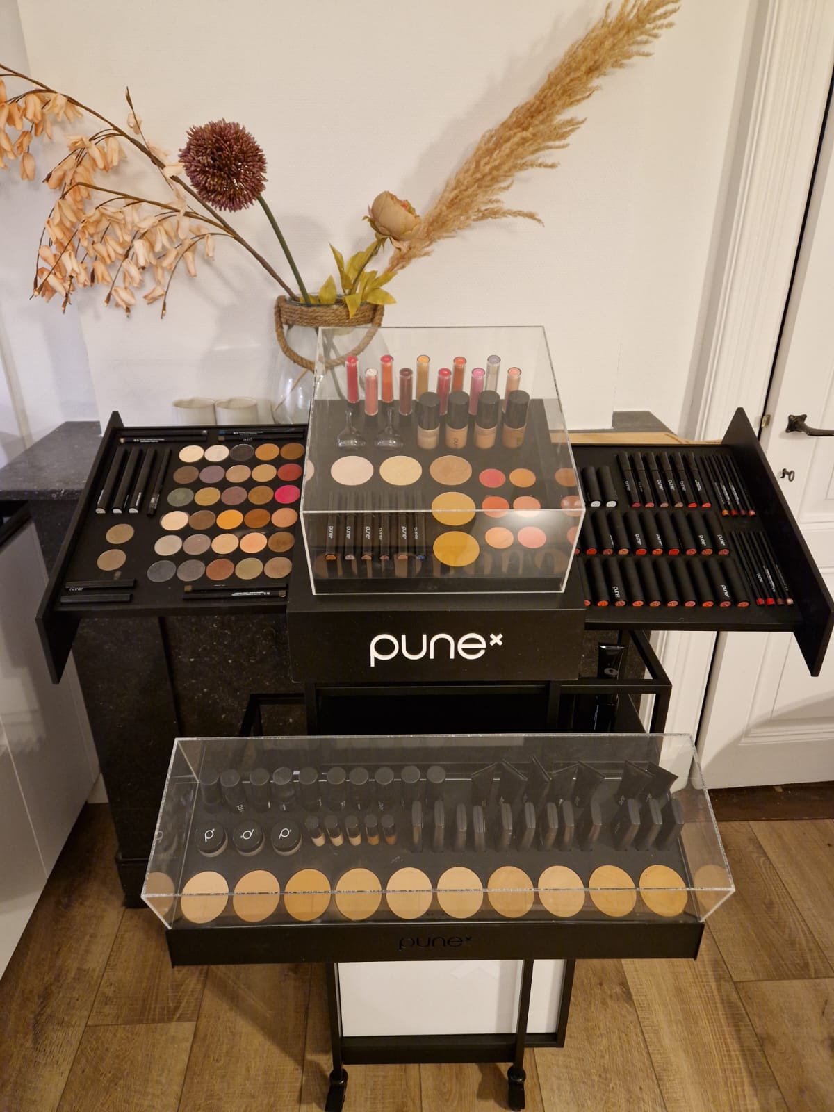 Pune make-up stand.JPG