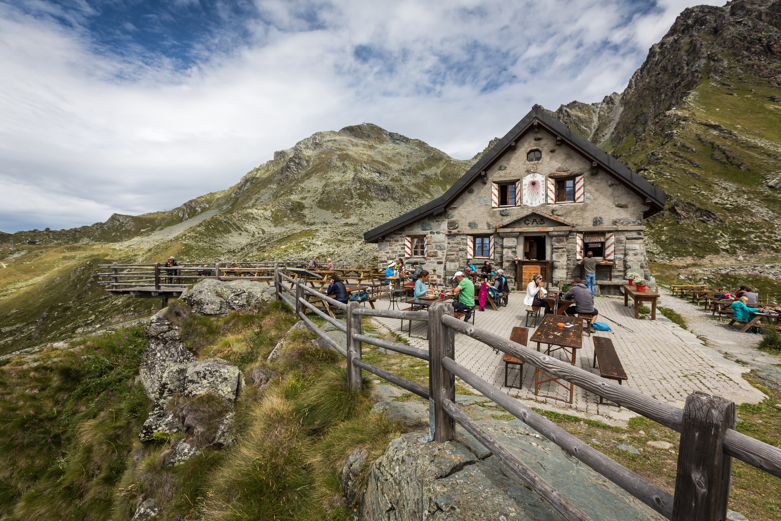 Cabane-du-Mont-Fort-verbier-restaurant-exterior.jpg