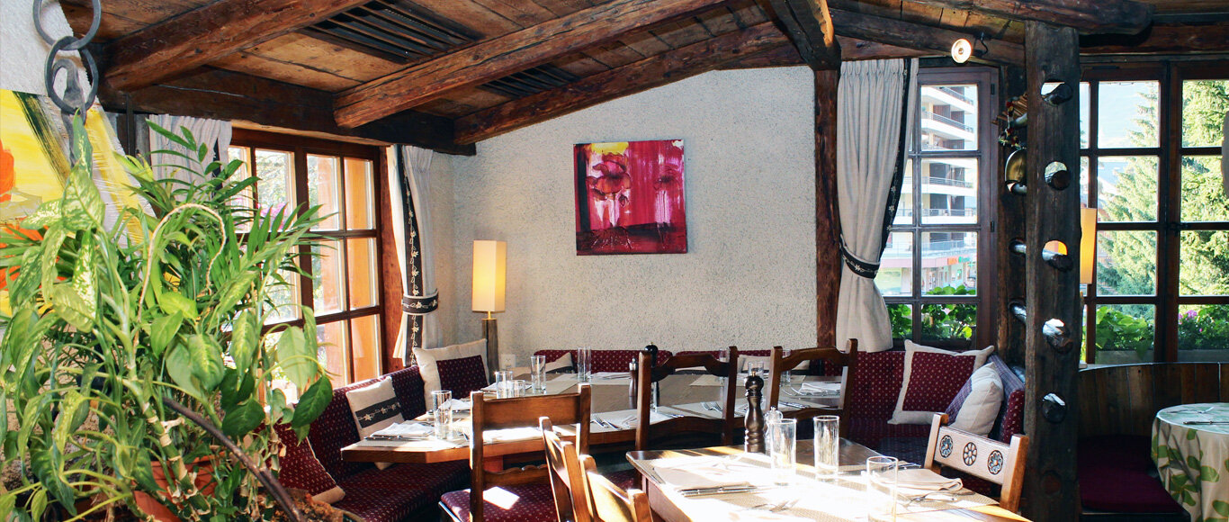 La-Grange-verbier-restaurant-Interior.jpg