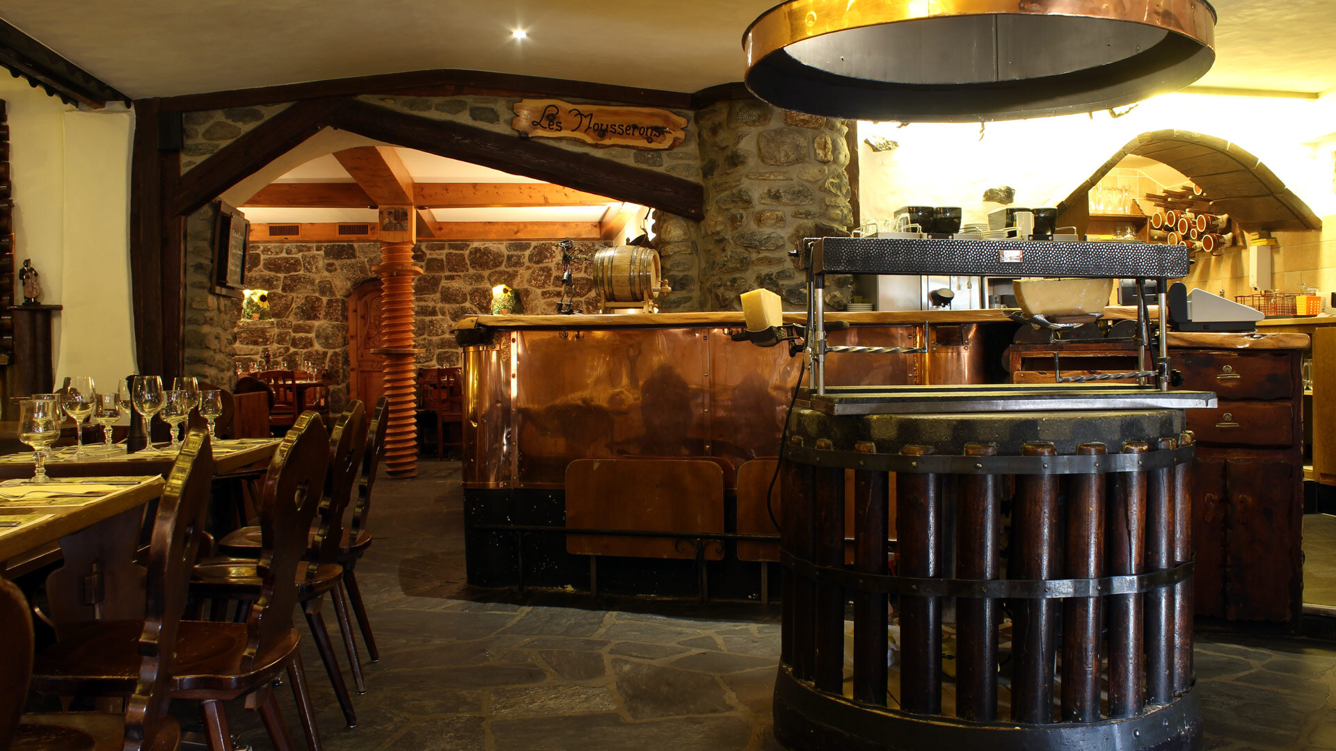 le-caveau-verbier-restaurant-interior.jpg