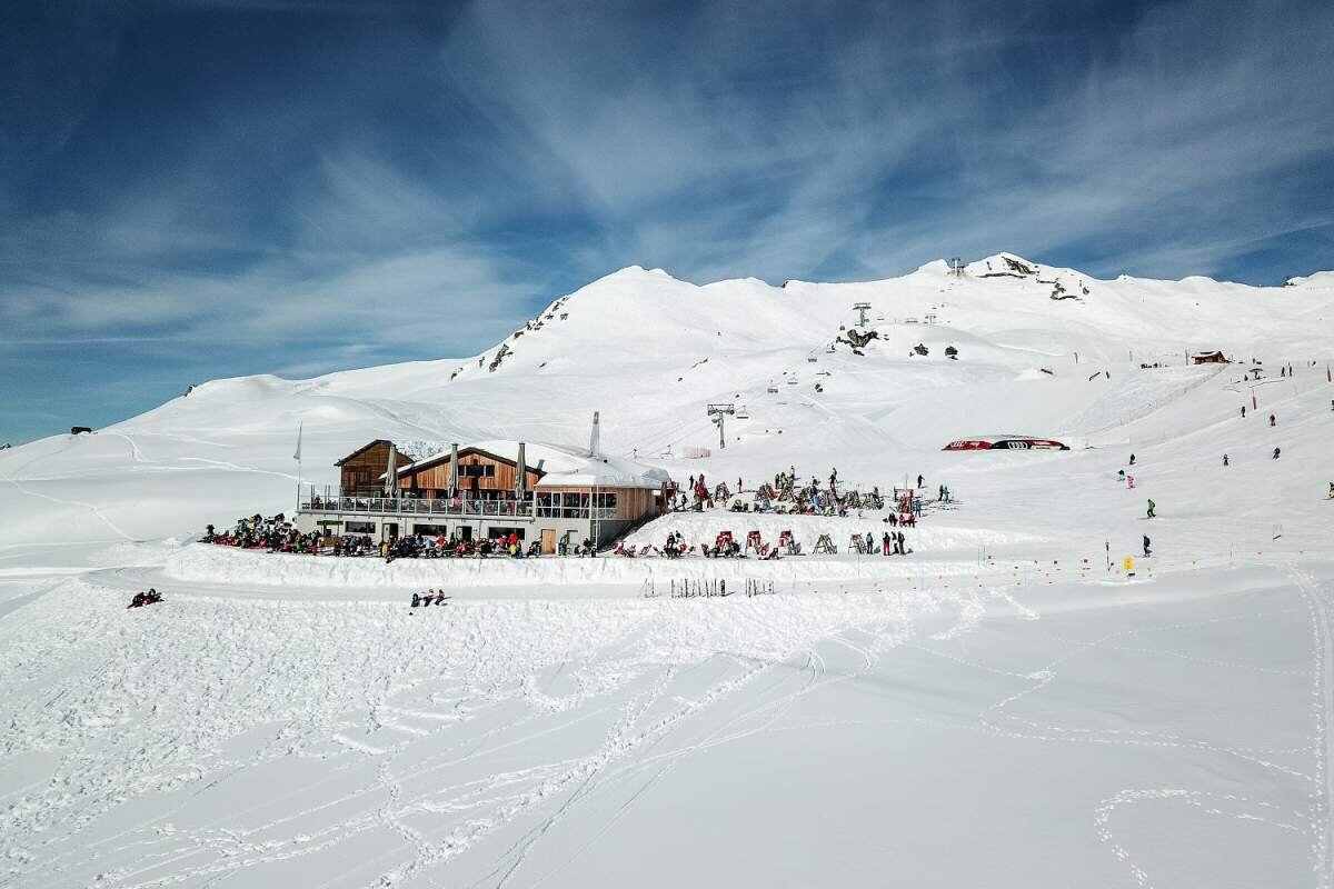 le-dahu-verbier-restaurant-exterior-2.jpg