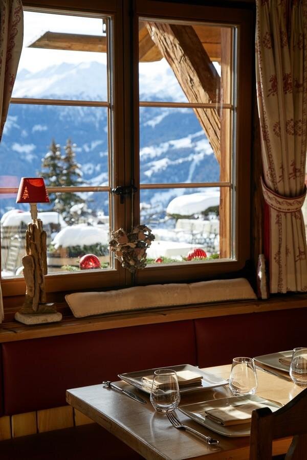 le-grenier-verbier-restaurant-interior-2.jpg