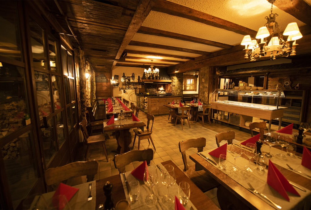 les-chamois-verbier-restaurant-interior-2.jpg