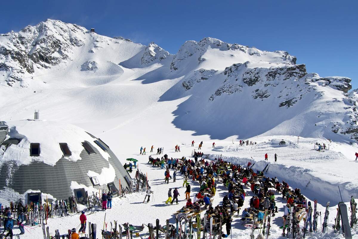 les-gentianes-verbier-restaurant-exterior.jpg