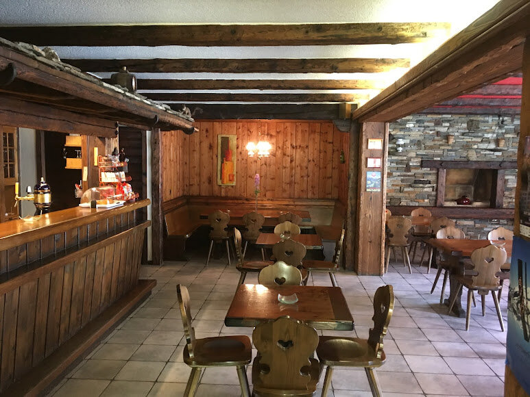 cafe-magnin-le-cotterg-restaurant-interior.jpg